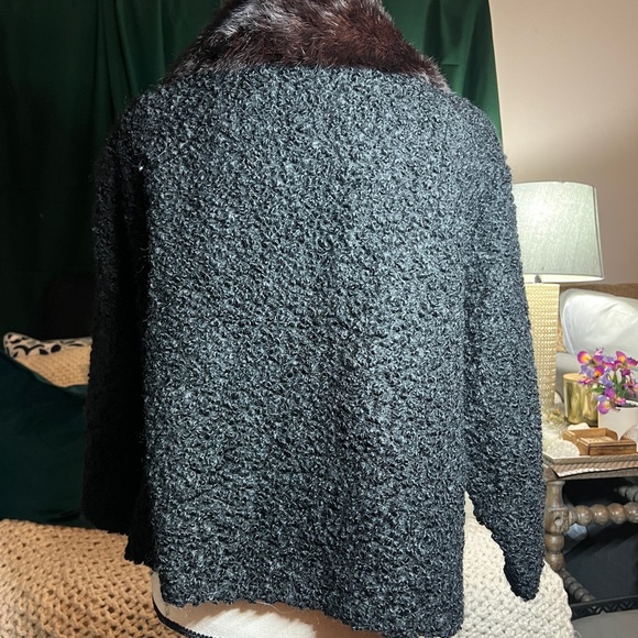 Chic Black Teddy Jacket with Faux Fur Collar - Picture 7 of 10
